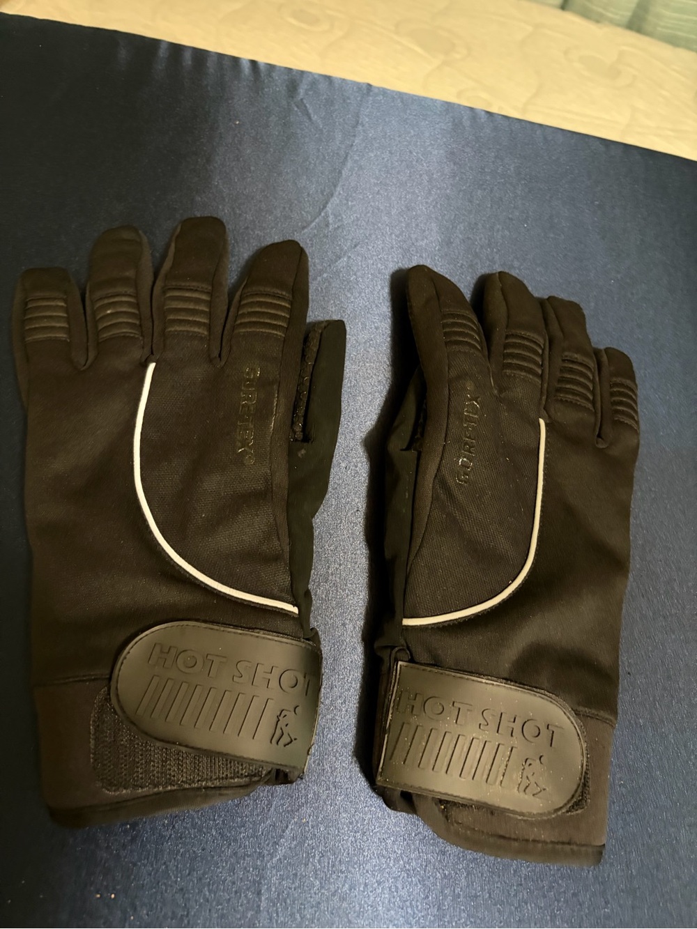 Men’s Black Hot Shot Windproof and Water Resistant Gloves with Reflective Trim